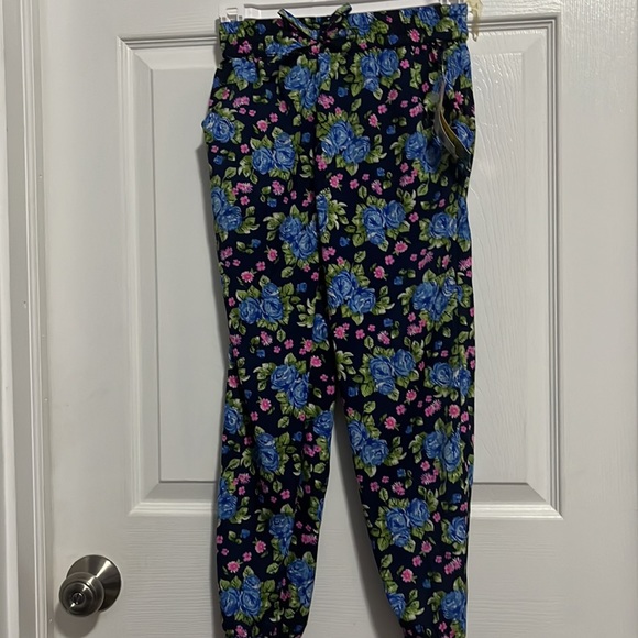 Shirt and pants - Picture 3 of 13